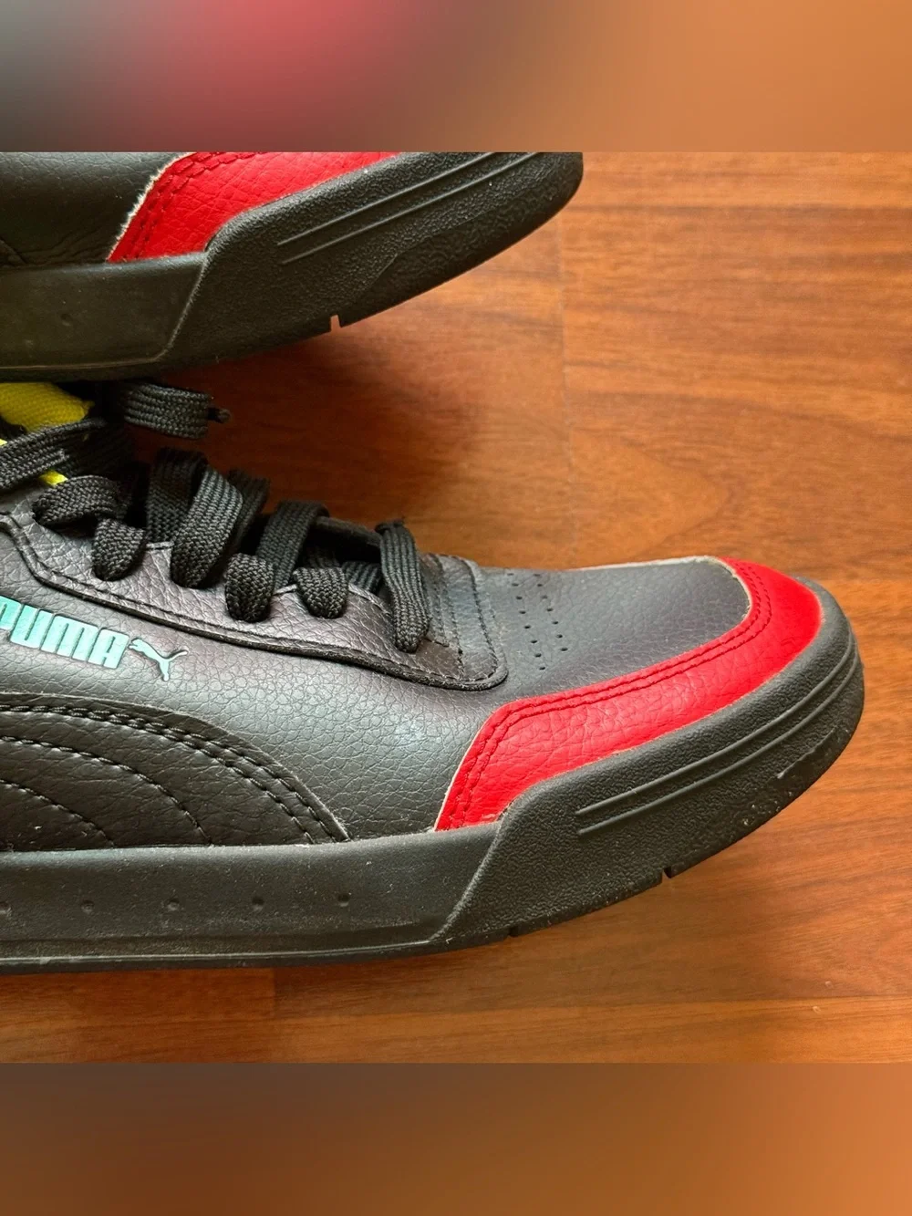 Puma Caracal sneakers men's size 7.5 women's size 9 black high-risk red nrgy